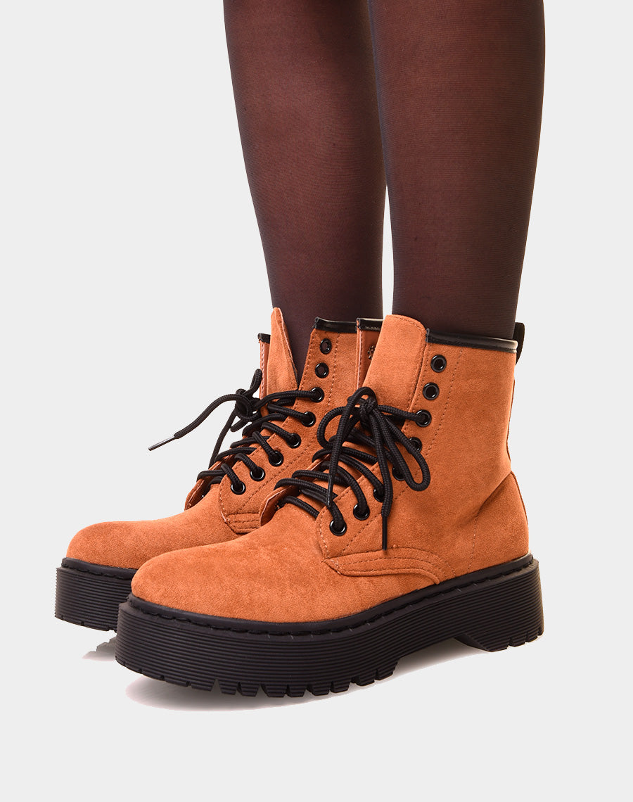 Bottines montantes camel en suédine à grosse plateforme