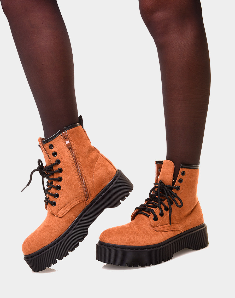 Bottines montantes camel en suédine à grosse plateforme