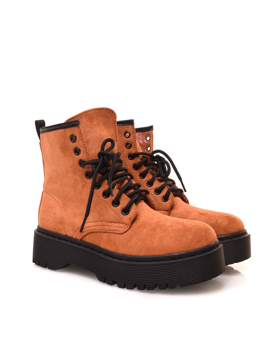 Bottines montantes camel en suédine à grosse plateforme