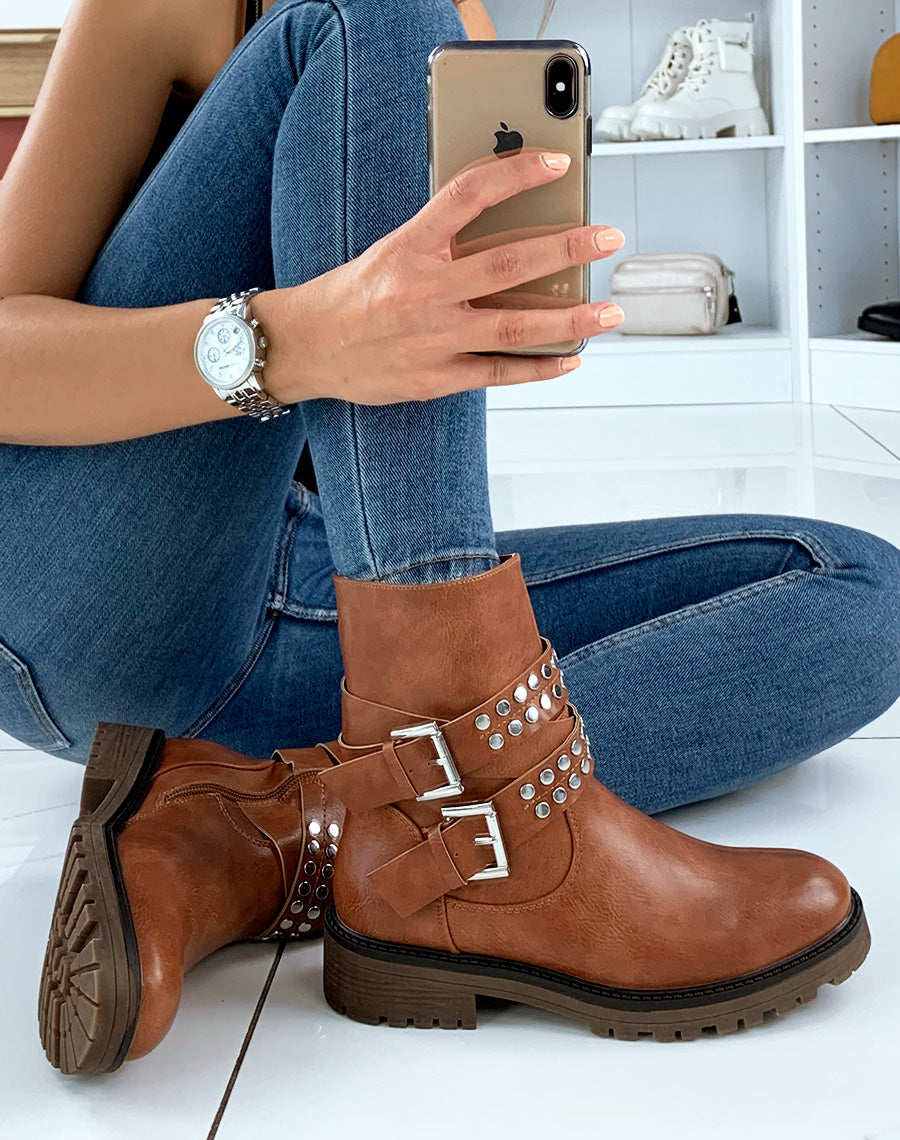 Bottines montantes camel à lanières cloutées