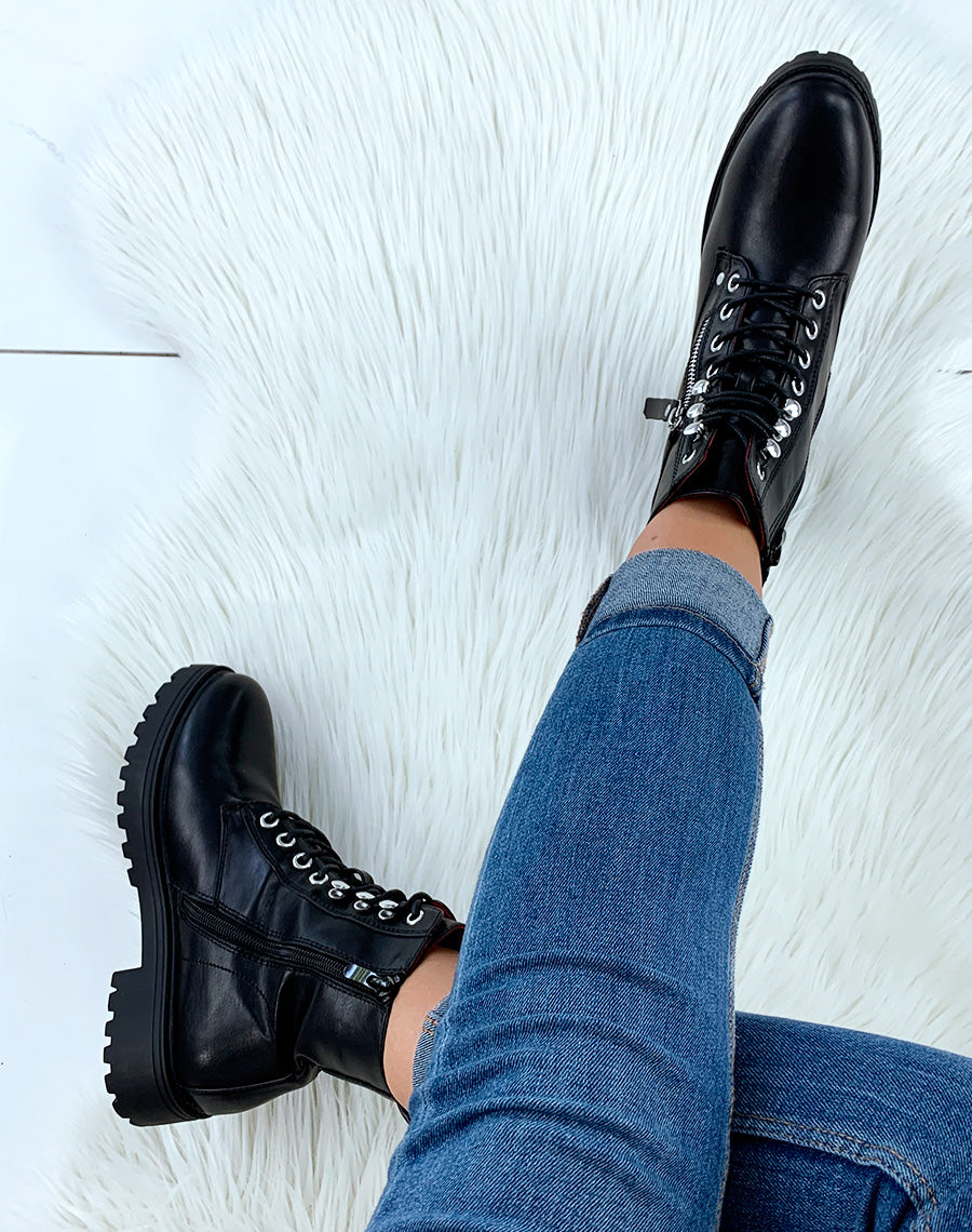 Bottines montantes en similicuir noires à détails lacets et fermetures