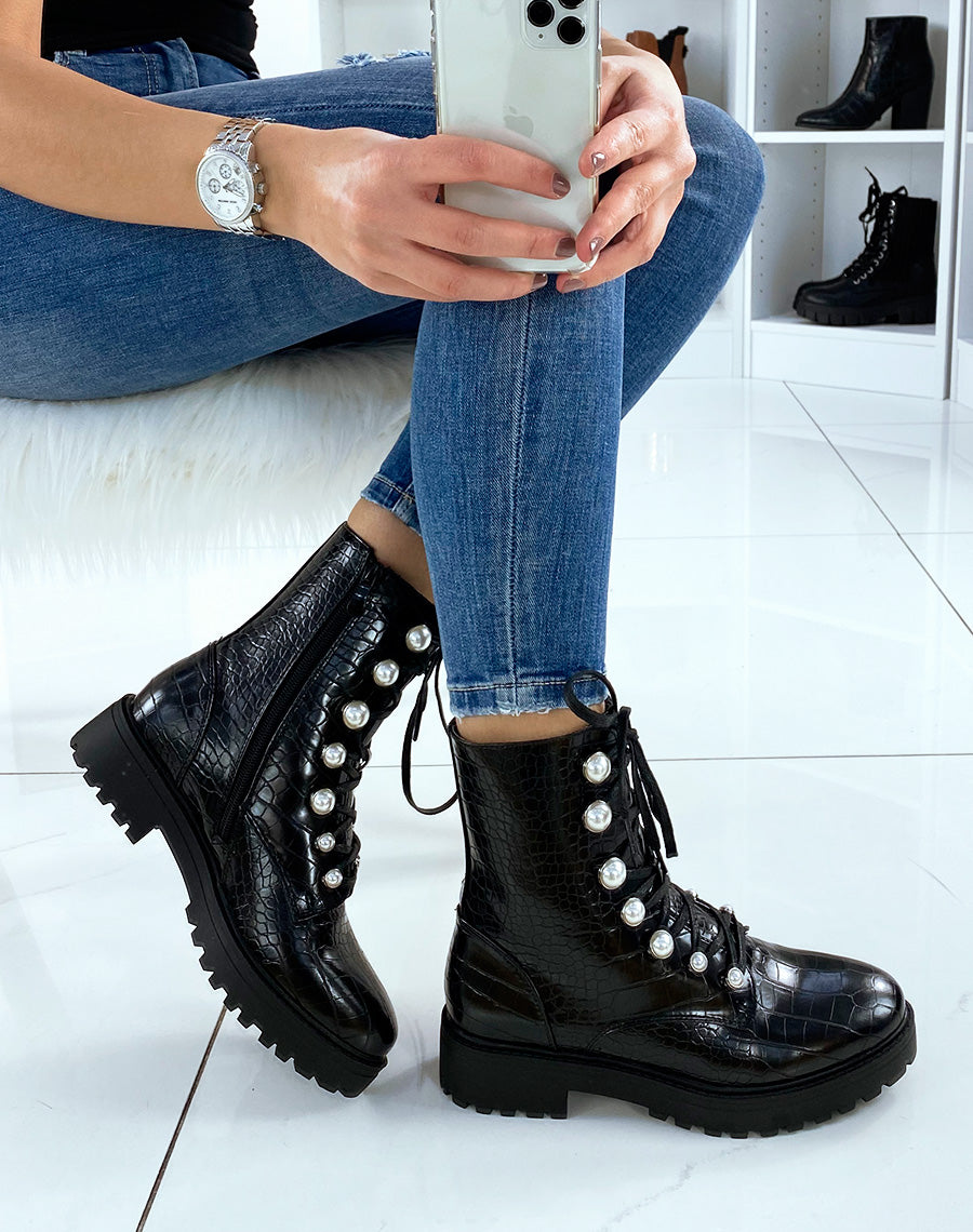 Bottines montantes lacées noires effet croco perlées