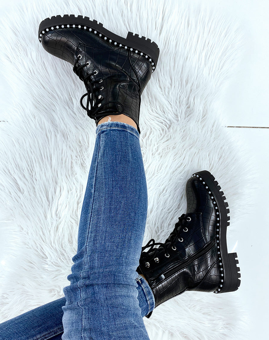 Bottines montantes lacées noires effet croco perlées