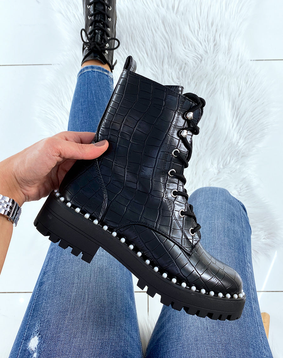Bottines montantes lacées noires effet croco perlées