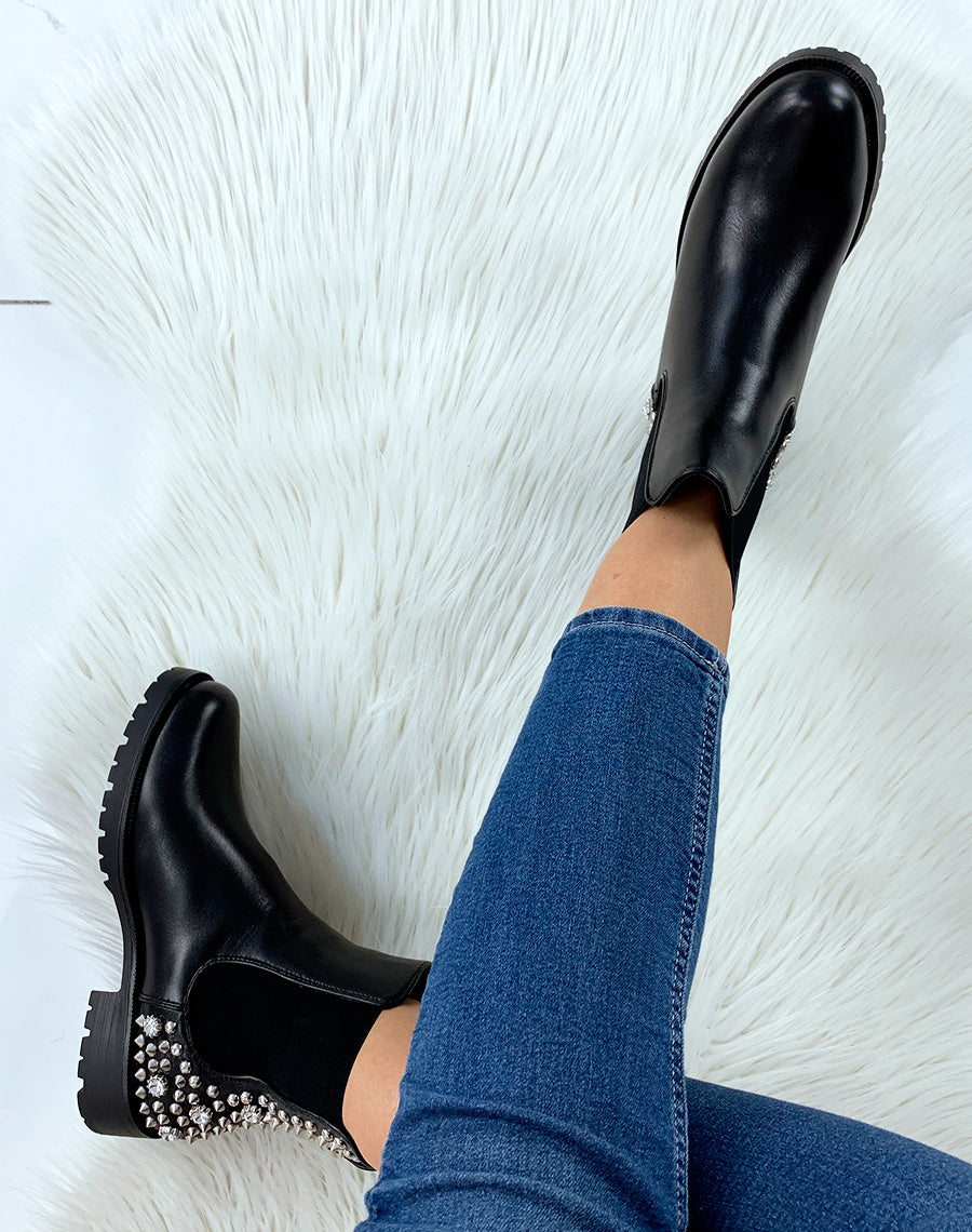 Bottines montantes noires à clous et strass