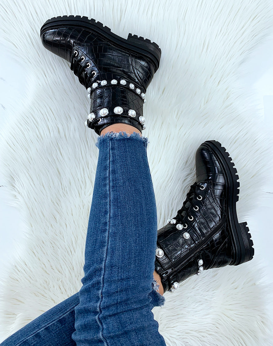 Bottines montantes noires croco à perles