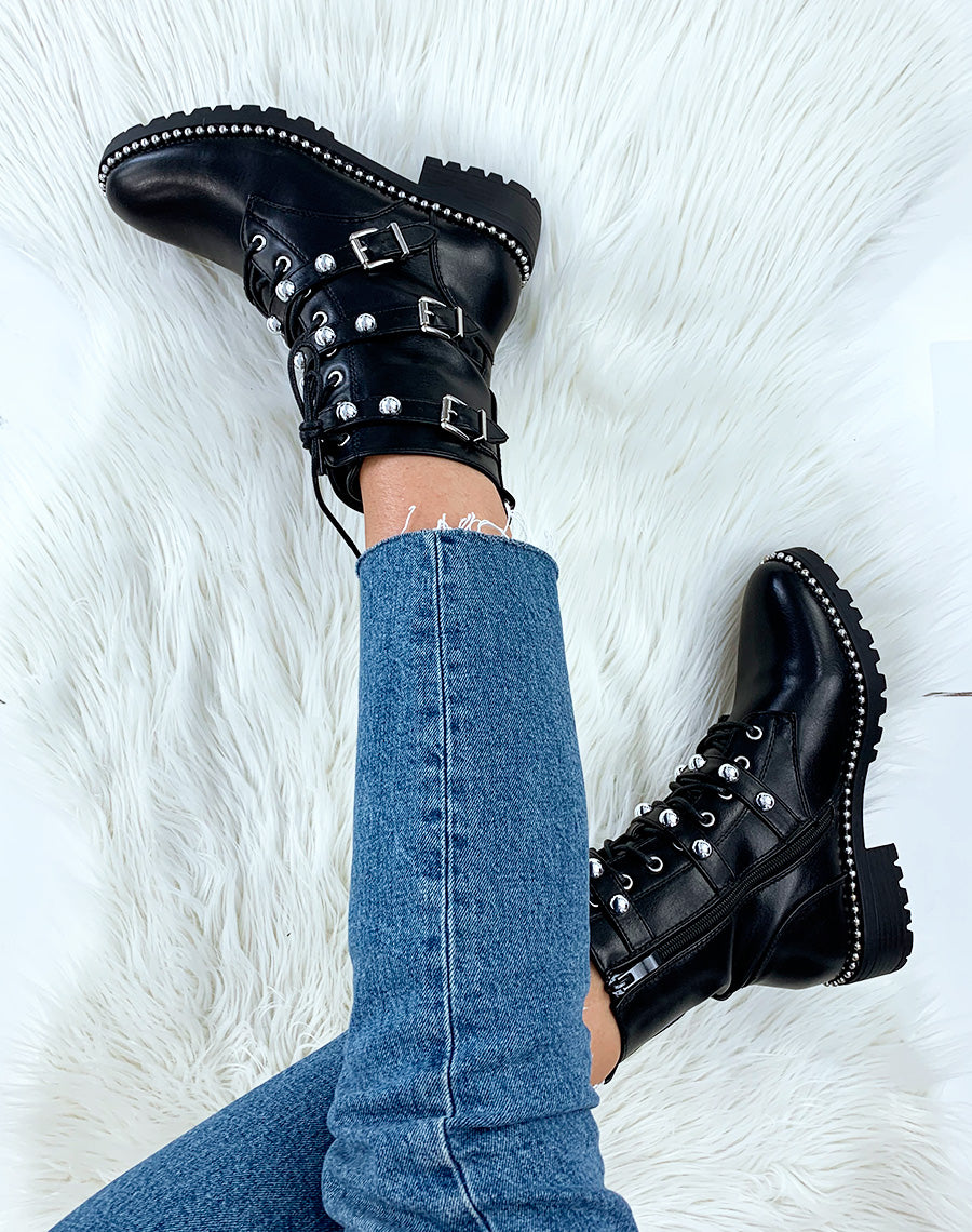 Bottines montantes noires à détails argentés