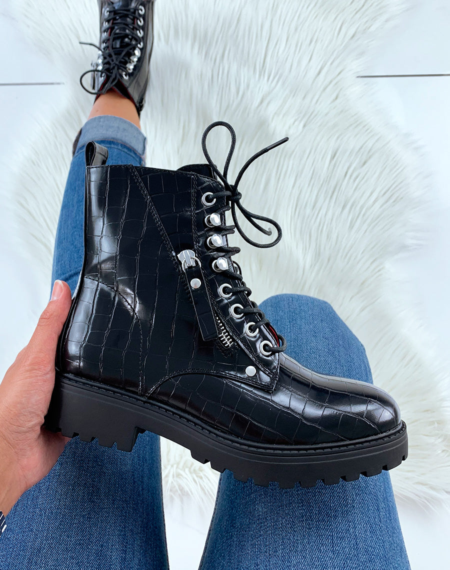 Bottines montantes noires effet croco à détails lacets et fermetures