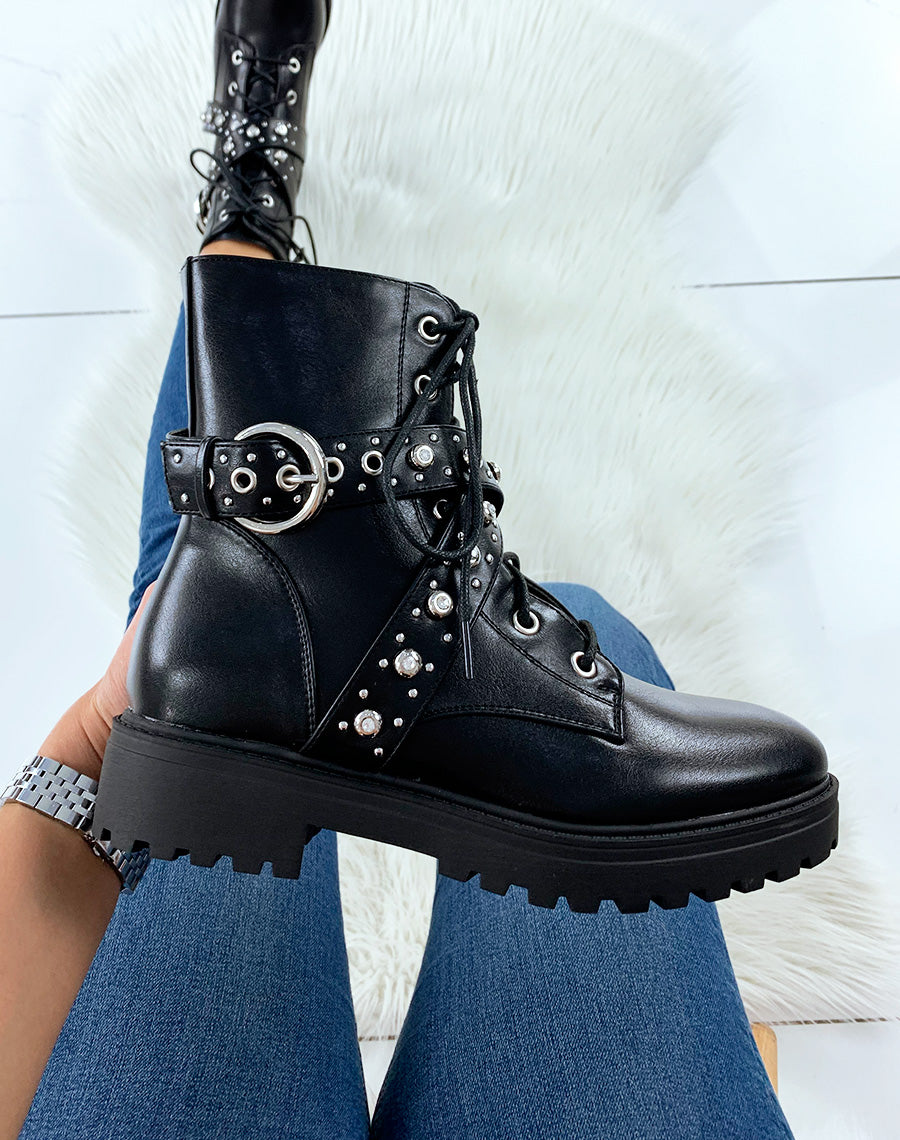 Bottines montantes noires à lanières cloutées