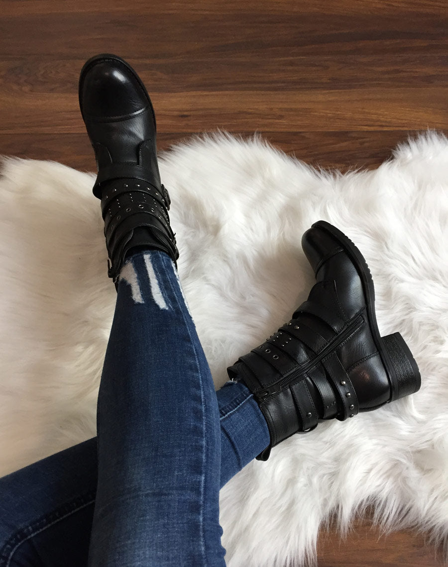 Bottines montantes noires à multiples brides