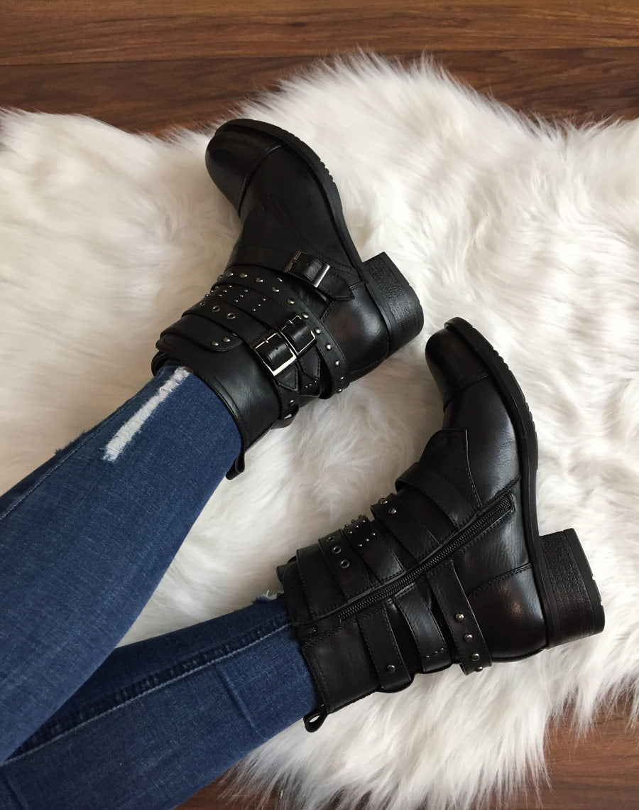 Bottines montantes noires à multiples brides