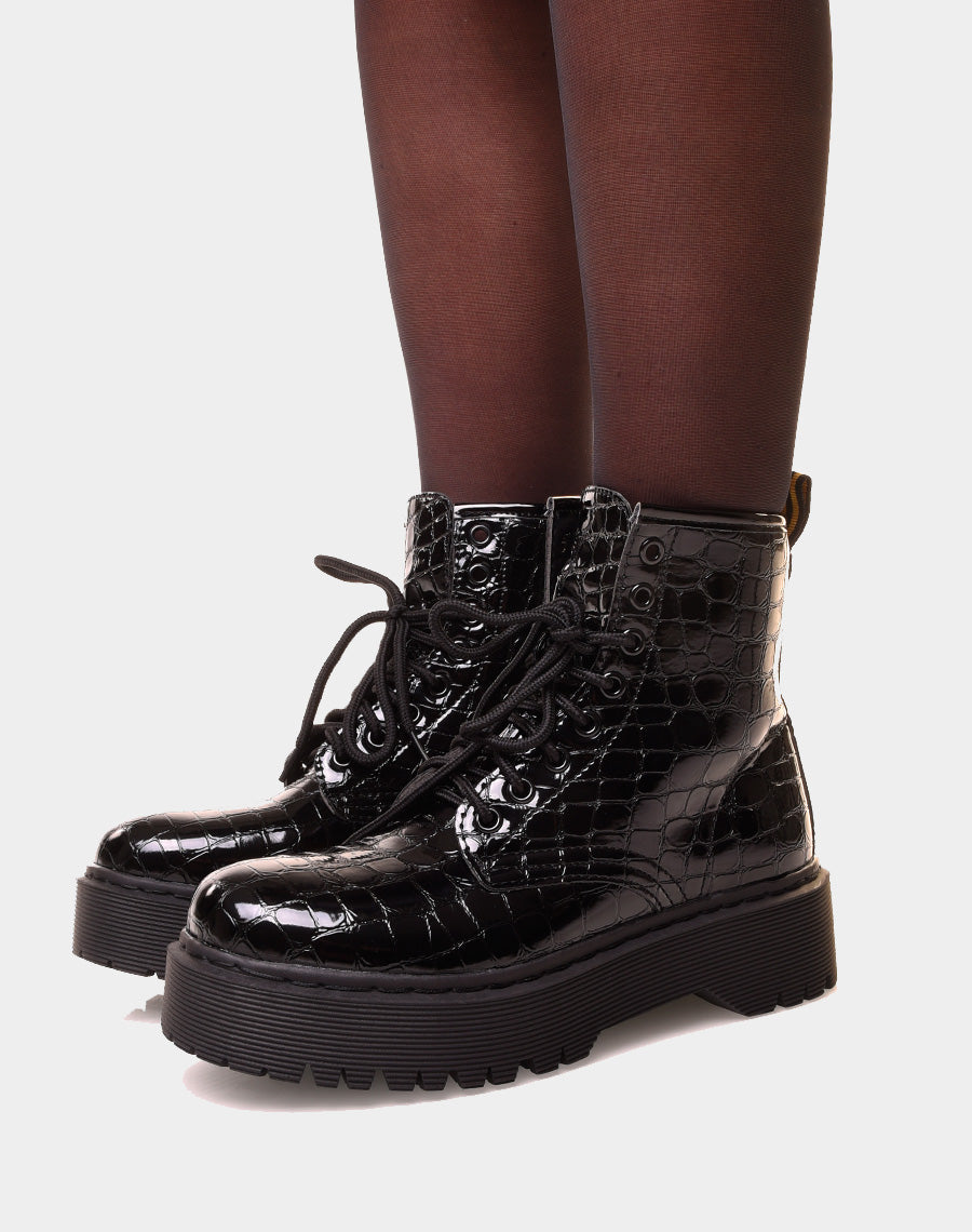 Bottines montantes noires vernies effet croco à grosse plateforme