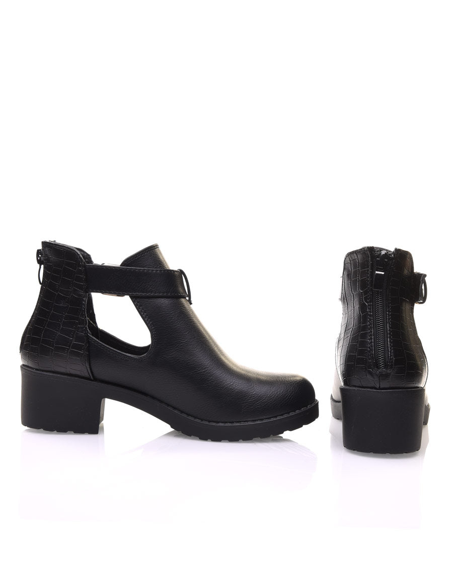 Bottines noires ajourées à petit talon et boucle