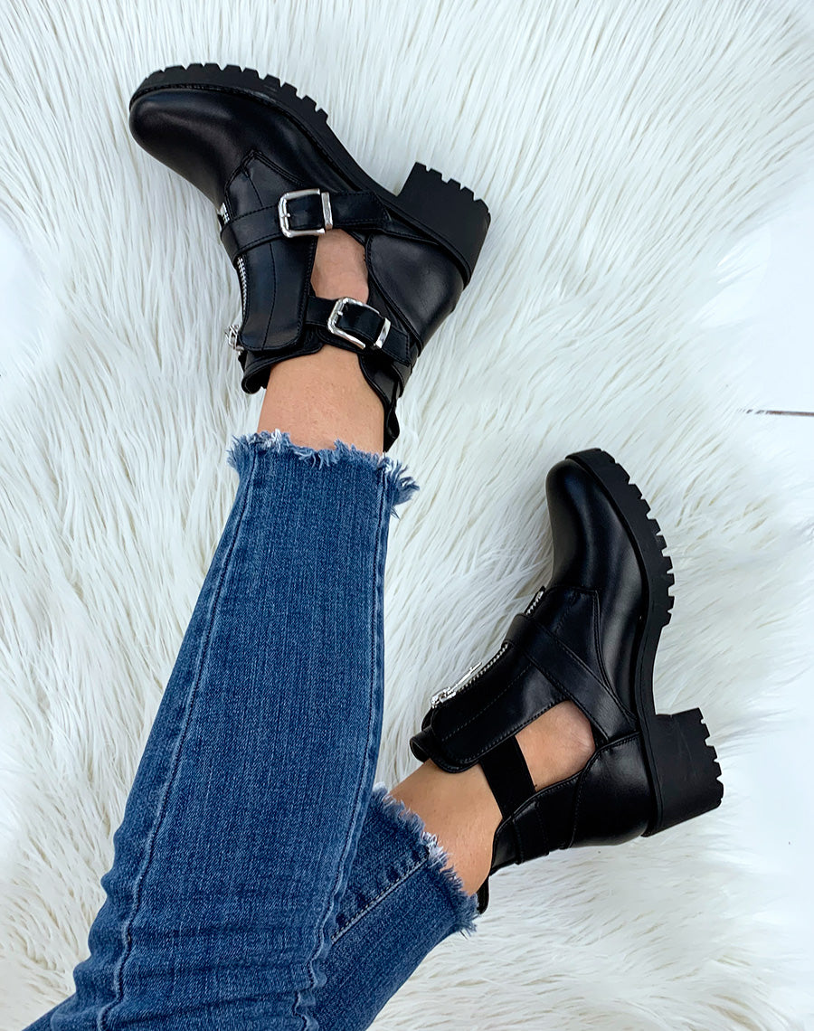 Bottines noires ajourées à sangles et fermetures éclaires