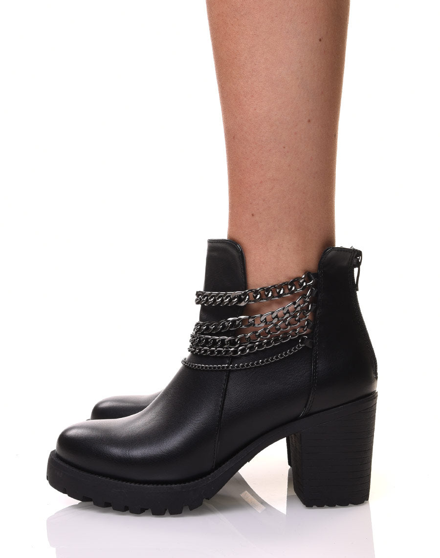 Bottines noires avec des chaines