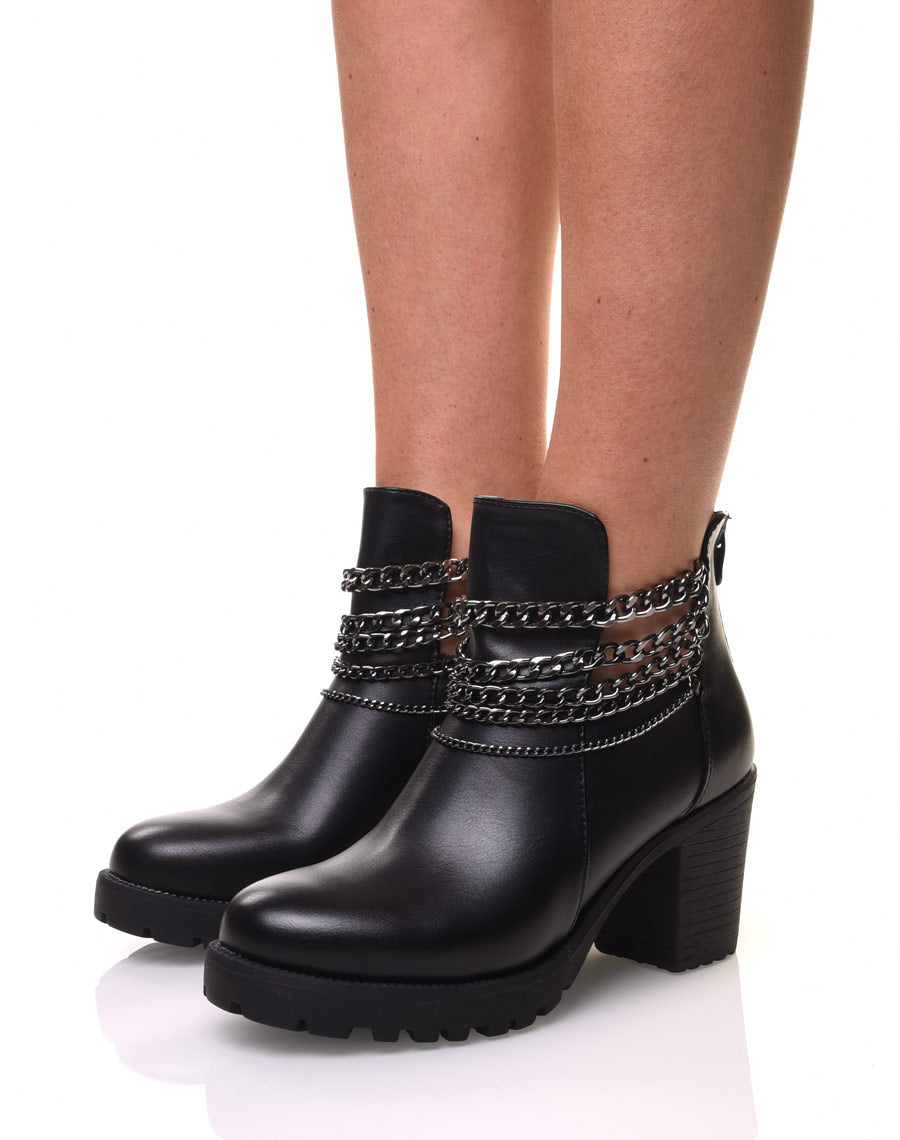 Bottines noires avec des chaines