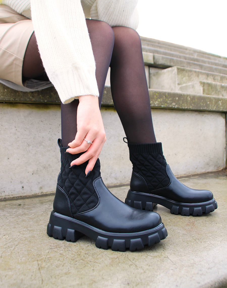 Bottines noires basses à semelle haute et crantée