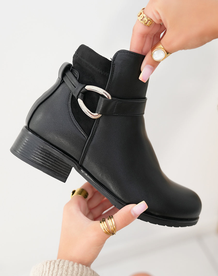 BOTTINES NOIRES BI-MATIÈRES AVEC SANGLE ARGENTÉE : L'ALLURE FÉMININE