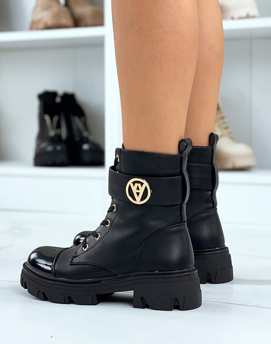 Bottines noires à bijou doré et bout verni