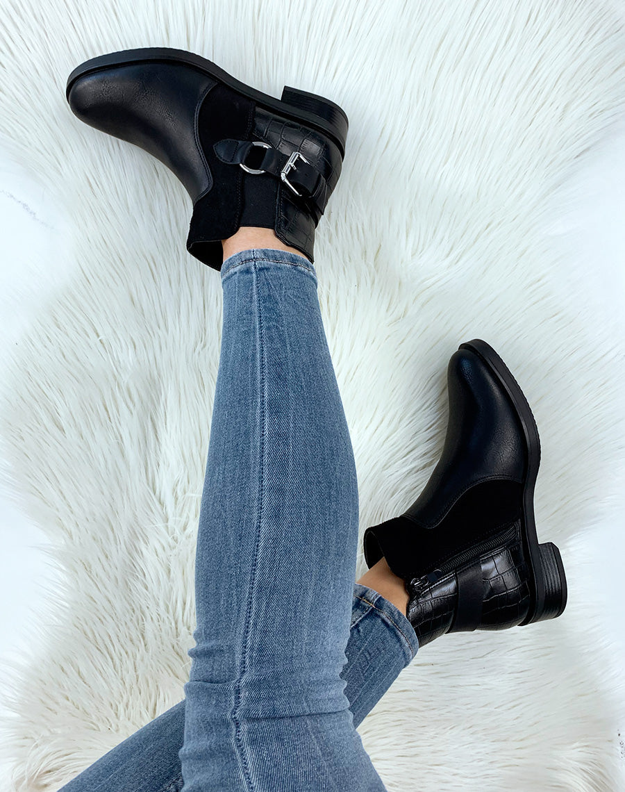 Bottines noires à boucle et lanière