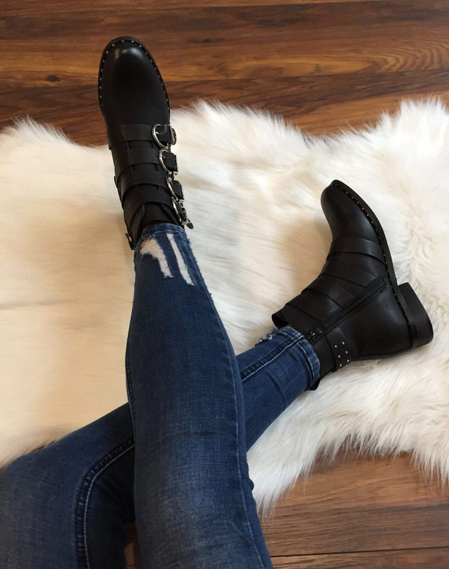 Bottines noires à brides
