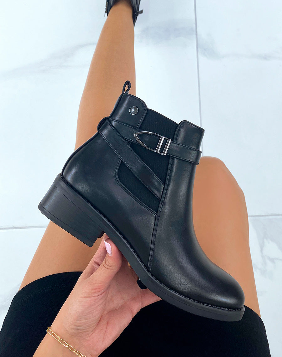 Bottines noires à brides entrecroisées