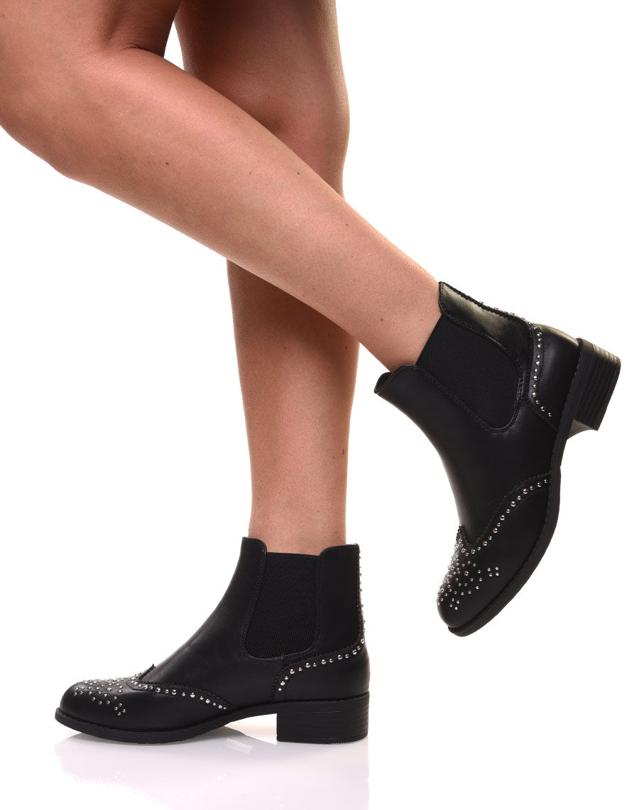 Bottines noires cloutées