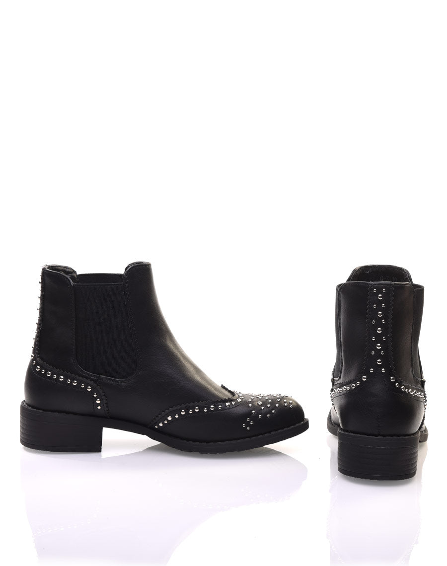 Bottines noires cloutées