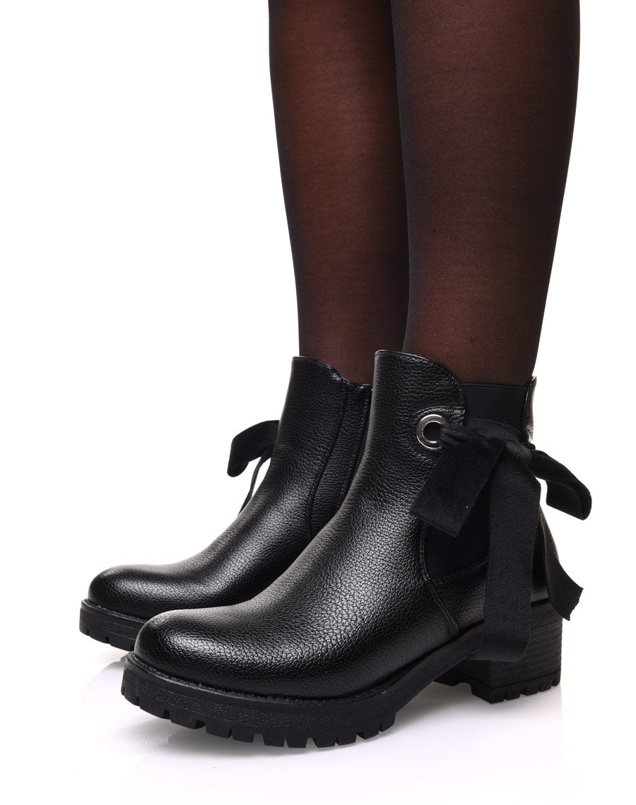 Bottines noires crantées à nœud et œillet