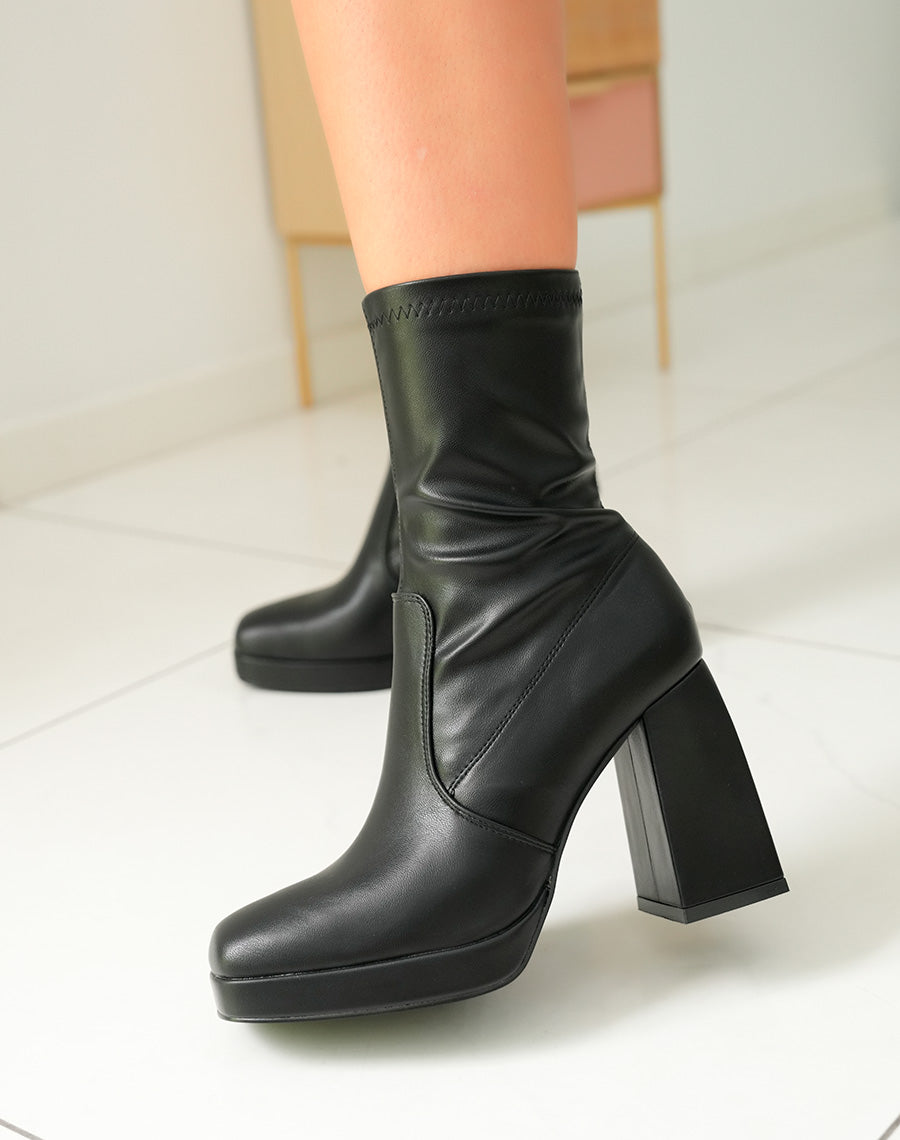 Bottines Noires Effet Chaussette Femme à Talon Haut Asymétrique