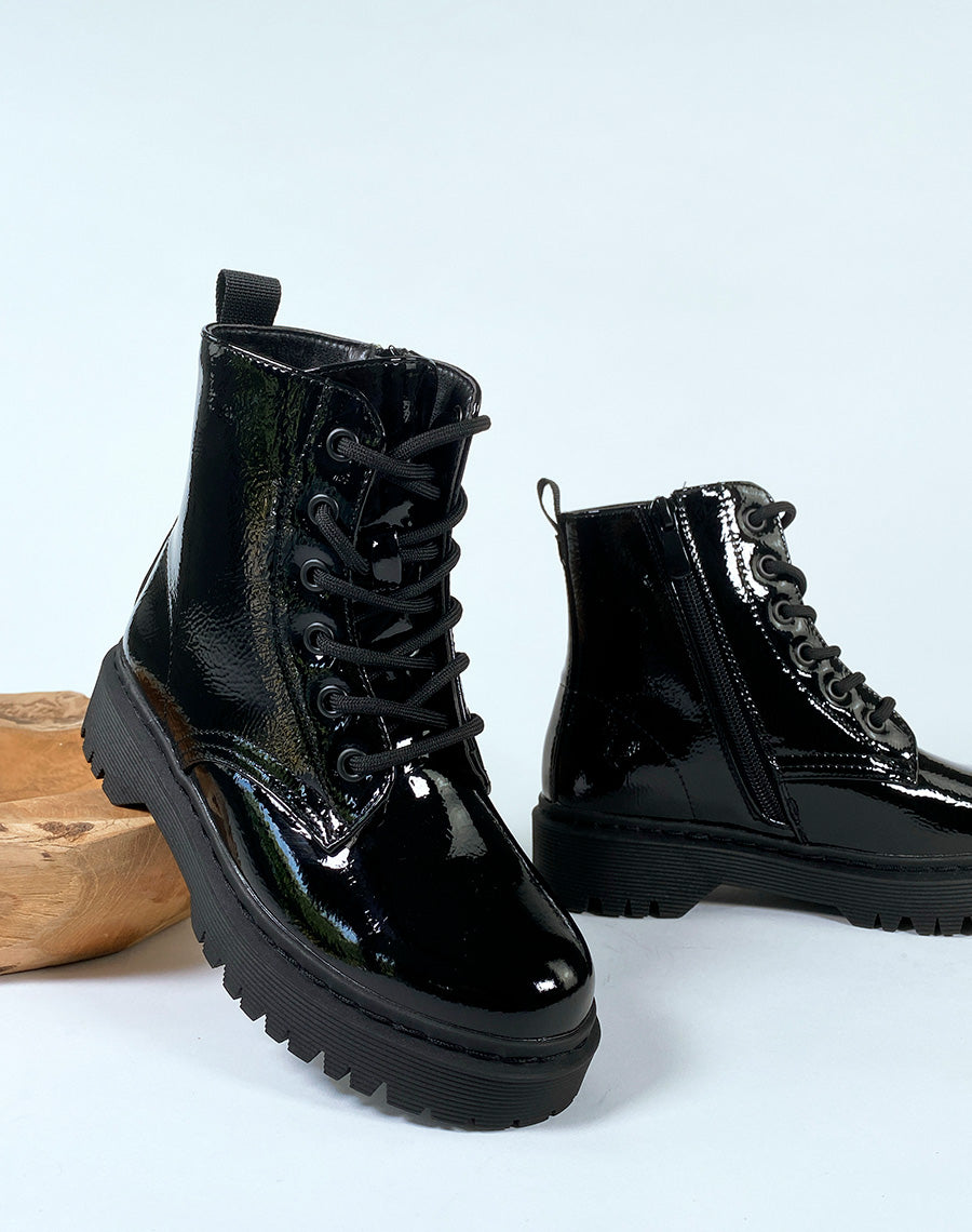 Bottines noires effet miroir à lacets