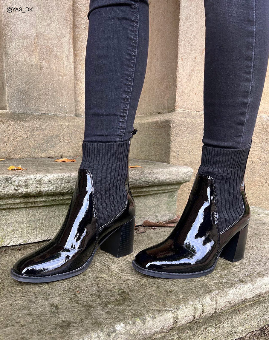 Bottines noires effet miroir à talon incliné