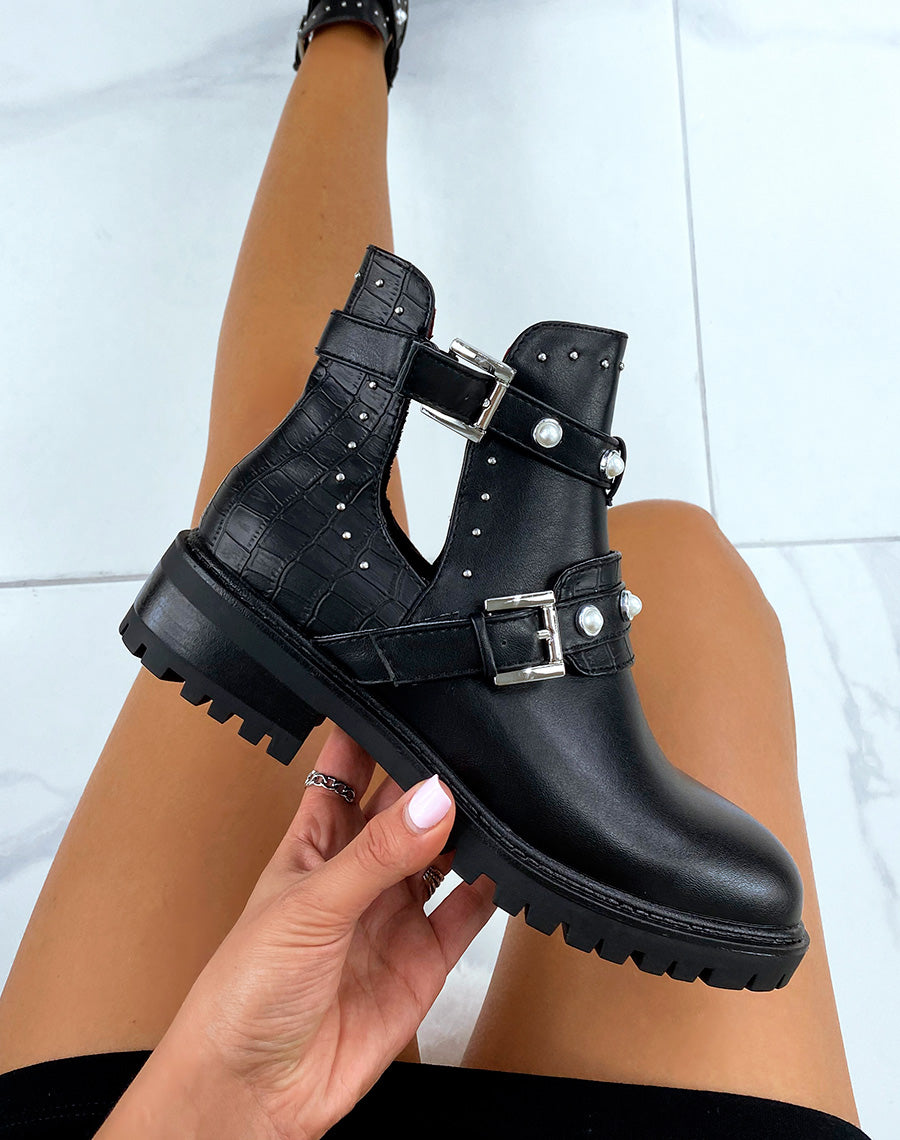 Bottines noires à empiècement effet croco et lanières perlées