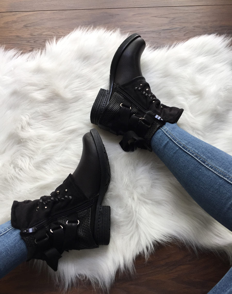 Bottines noires à empiècements bi-matières et noeud