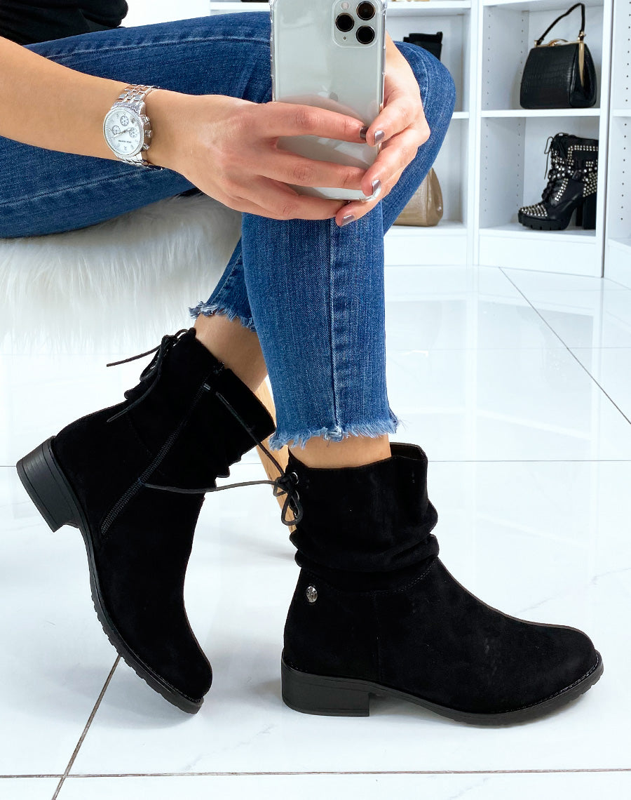 Bottines noires en daim plissées