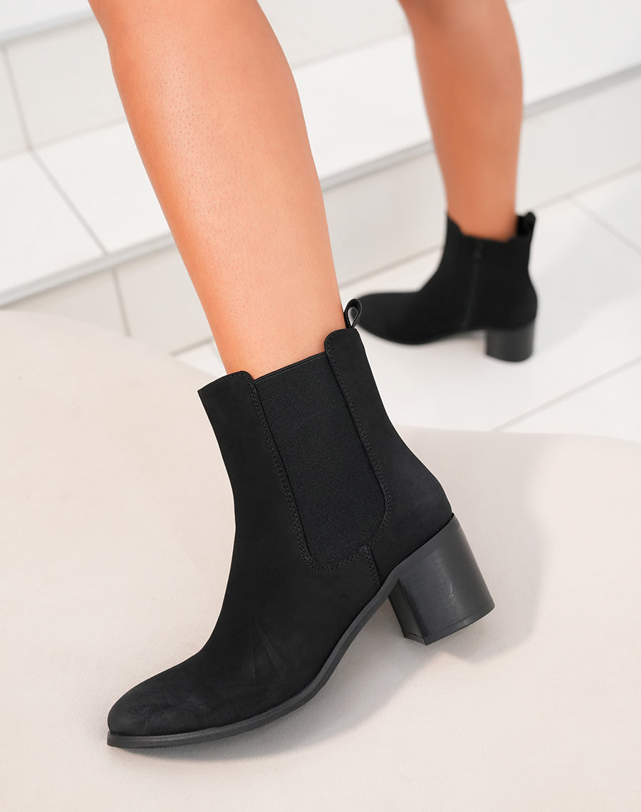Bottines noires en suédine à talon