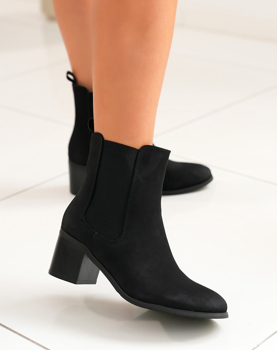 Bottines noires en suédine à talon