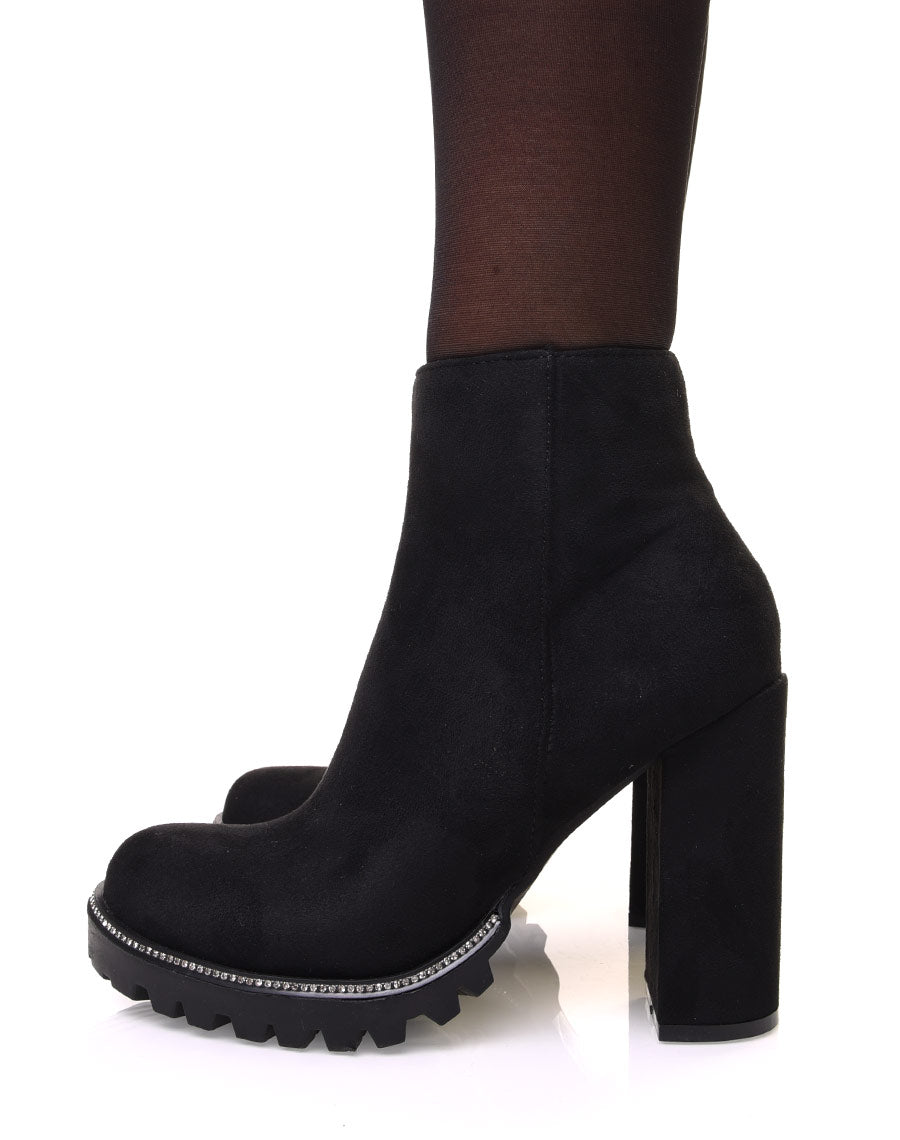 Bottines noires en suédine à talon et semelle crantée