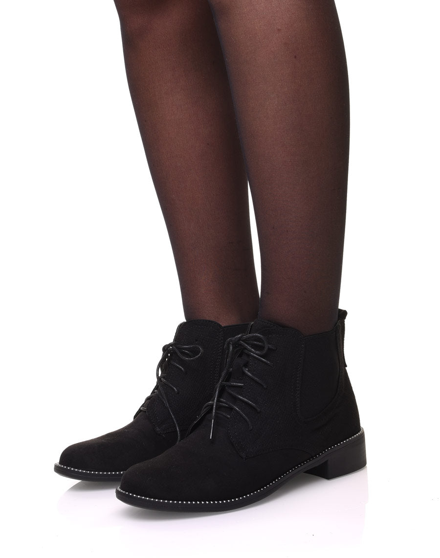 Bottines noires en suédines et à lacets