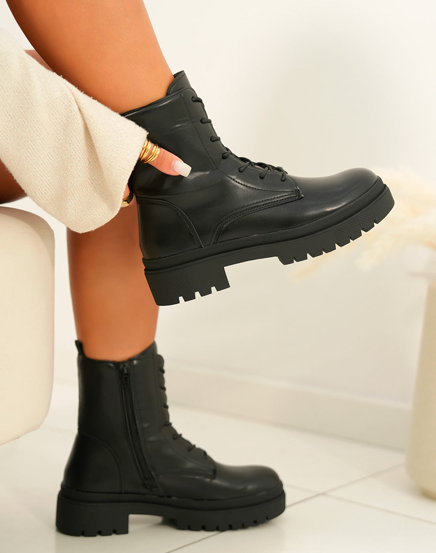 BOTTINES NOIRES ? LACET AVEC SEMELLE ?PAISSE CRANT?E