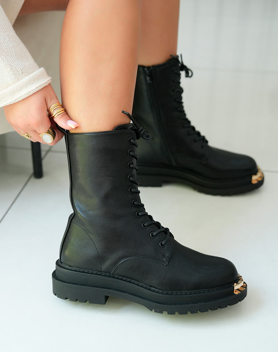 Bottines Noires à Lacets avec Détails Dorés : Sophistication et Tendance pour Femme