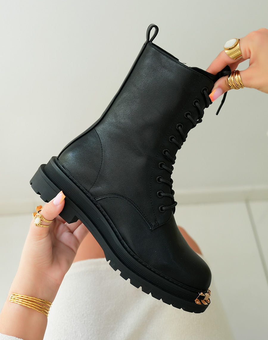 Bottines Noires à Lacets avec Détails Dorés : Sophistication et Tendance pour Femme
