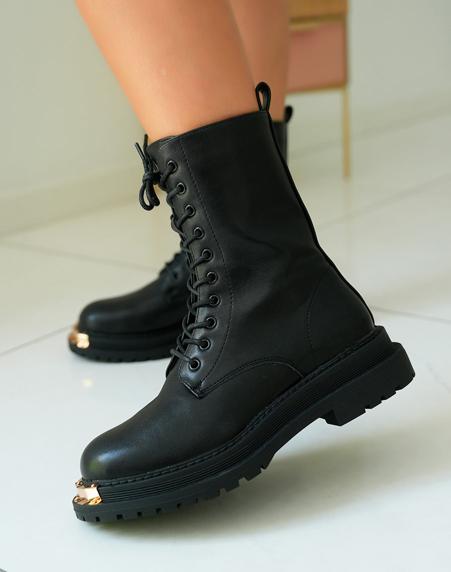 Bottines Noires à Lacets avec Détails Dorés : Sophistication et Tendance pour Femme
