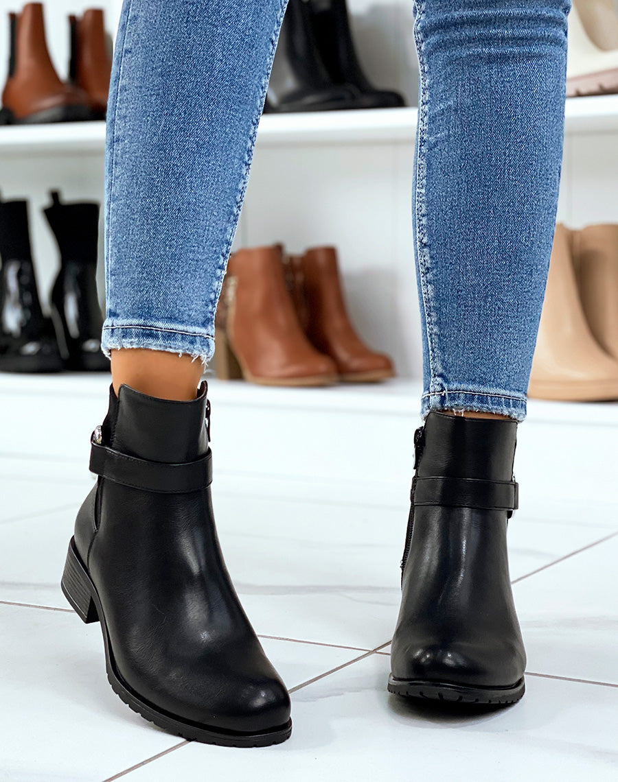 Bottines noires à lanière à anneau argenté