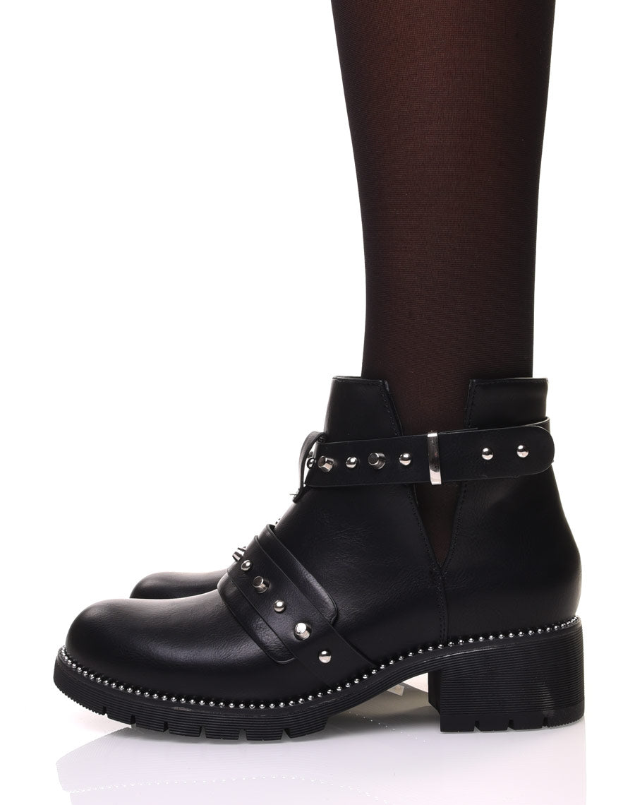 bottines lanieres cloutees