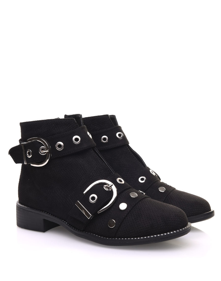 Bottines noires lanières cloutées ouvertes à l’avant