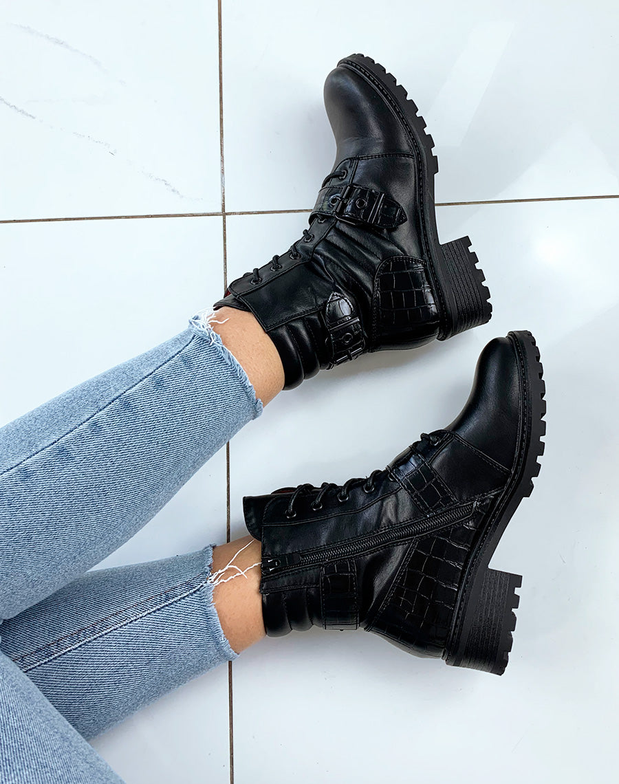 Bottines noires matelassé avec lanières effet croco