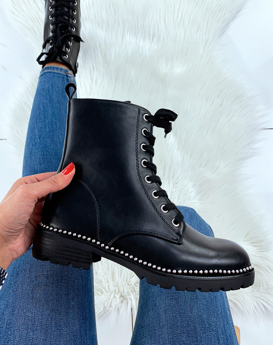 Bottines noires montantes à clous