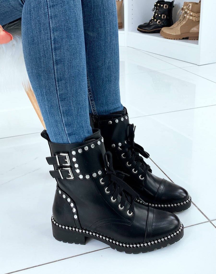 Bottines noires montantes cloutées