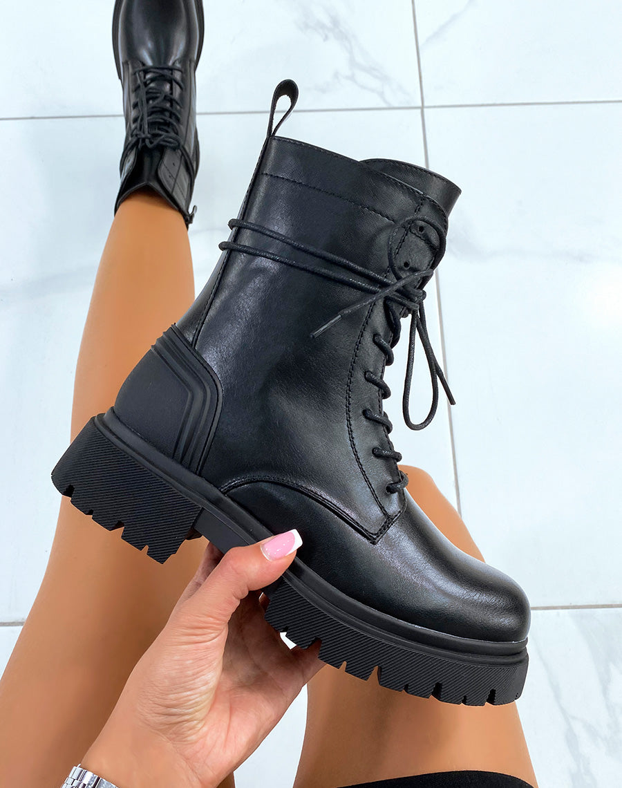 Bottines noires montantes à lacet enroulé et semelle crantée